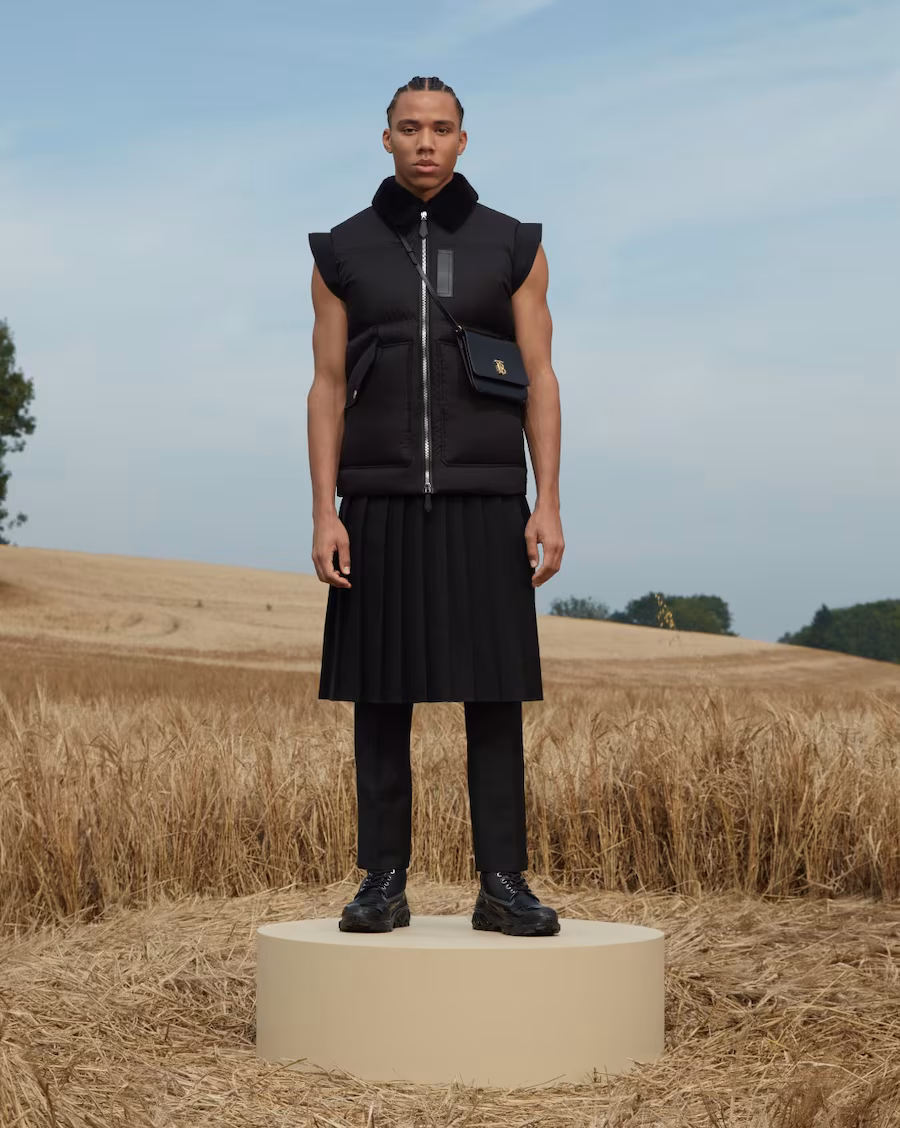 BURBERRY WINTER 2021/2022 CAMPAIGN — OPEN SPACES - Fashion casting by Seekers Casting Agency - Image 3